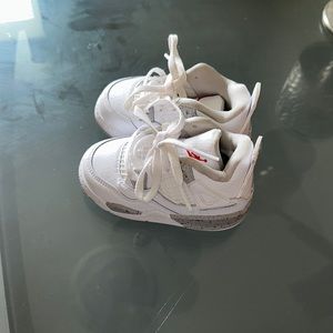 Jordan 4 white cement 5C worn twice. 9/10 condition